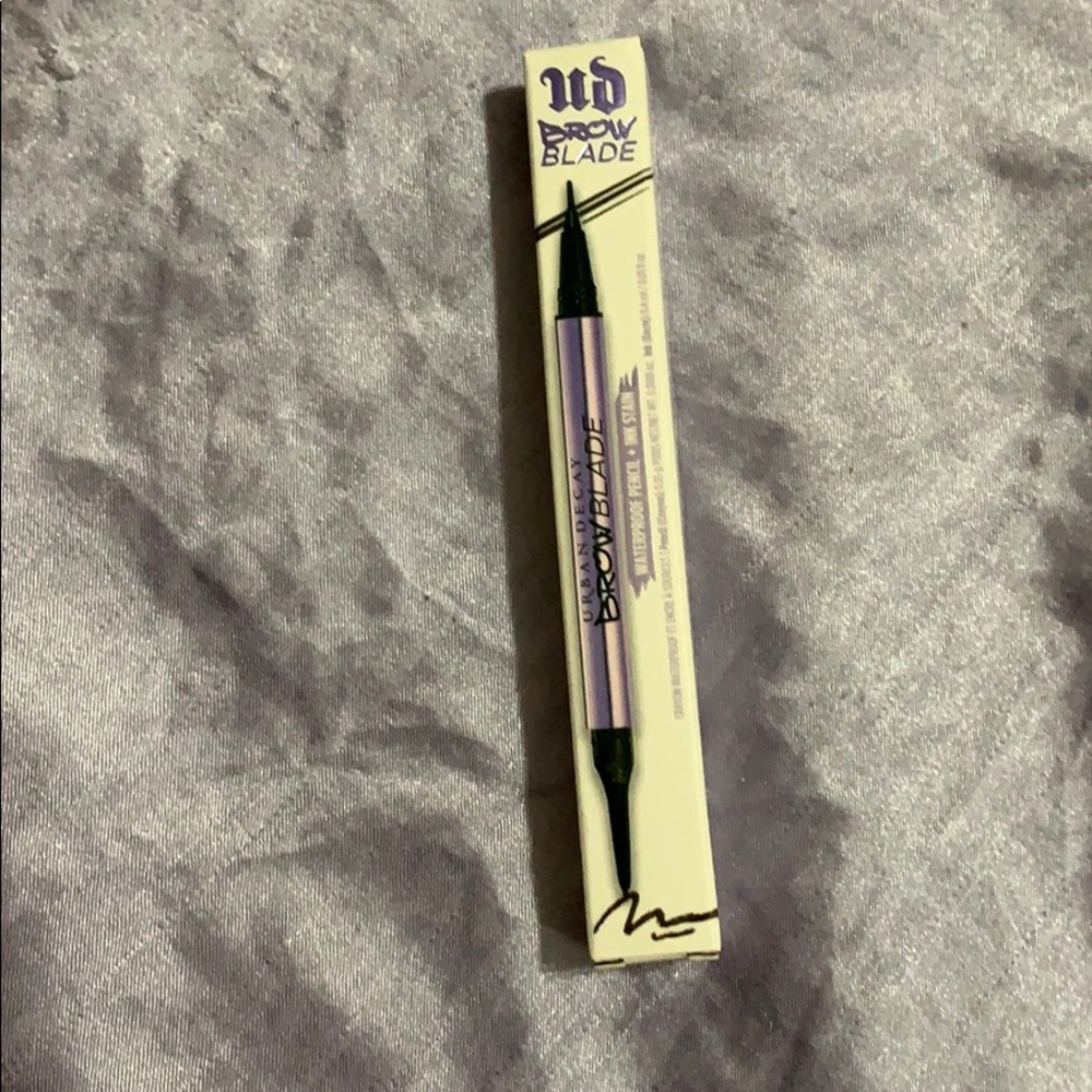 New UD Brow Blade in Dark Drapes (Dark Brown)